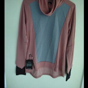On running Women's  NWT Weather Shirt Size M